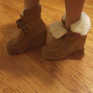 Very comfortable Wedged platform boots